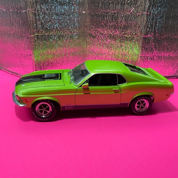 Maisto 1:18 1970 Ford Mustang Mach 1, Metallic Green - Picture 1 of 7
